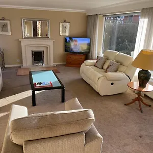 'sounion' - Fabulous, Spacious Modern House With Large Private Garden In Leafy Lytham Lytham St Annes